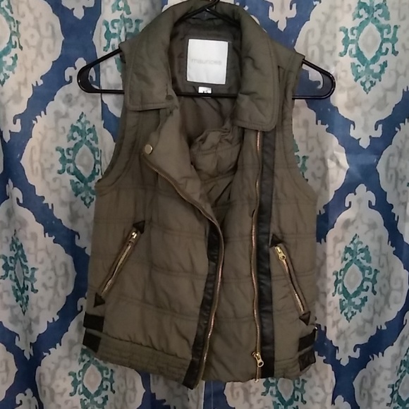 Utility Vest - Picture 2 of 5